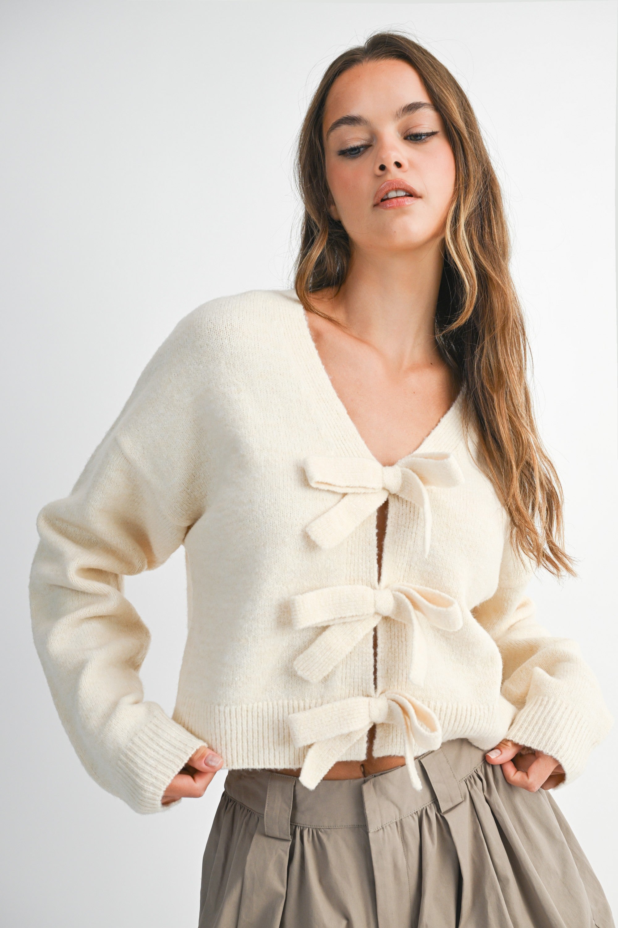 YOUR WAY BOW SWEATER