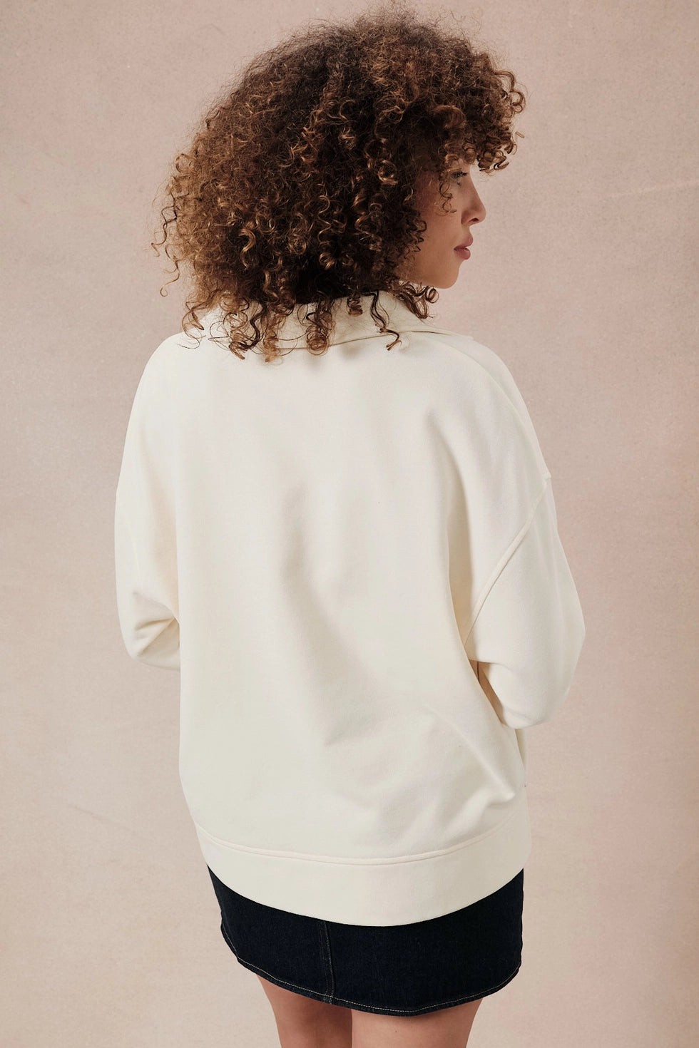 COASTAL CLUB COLLARED SWEATSHIRT
