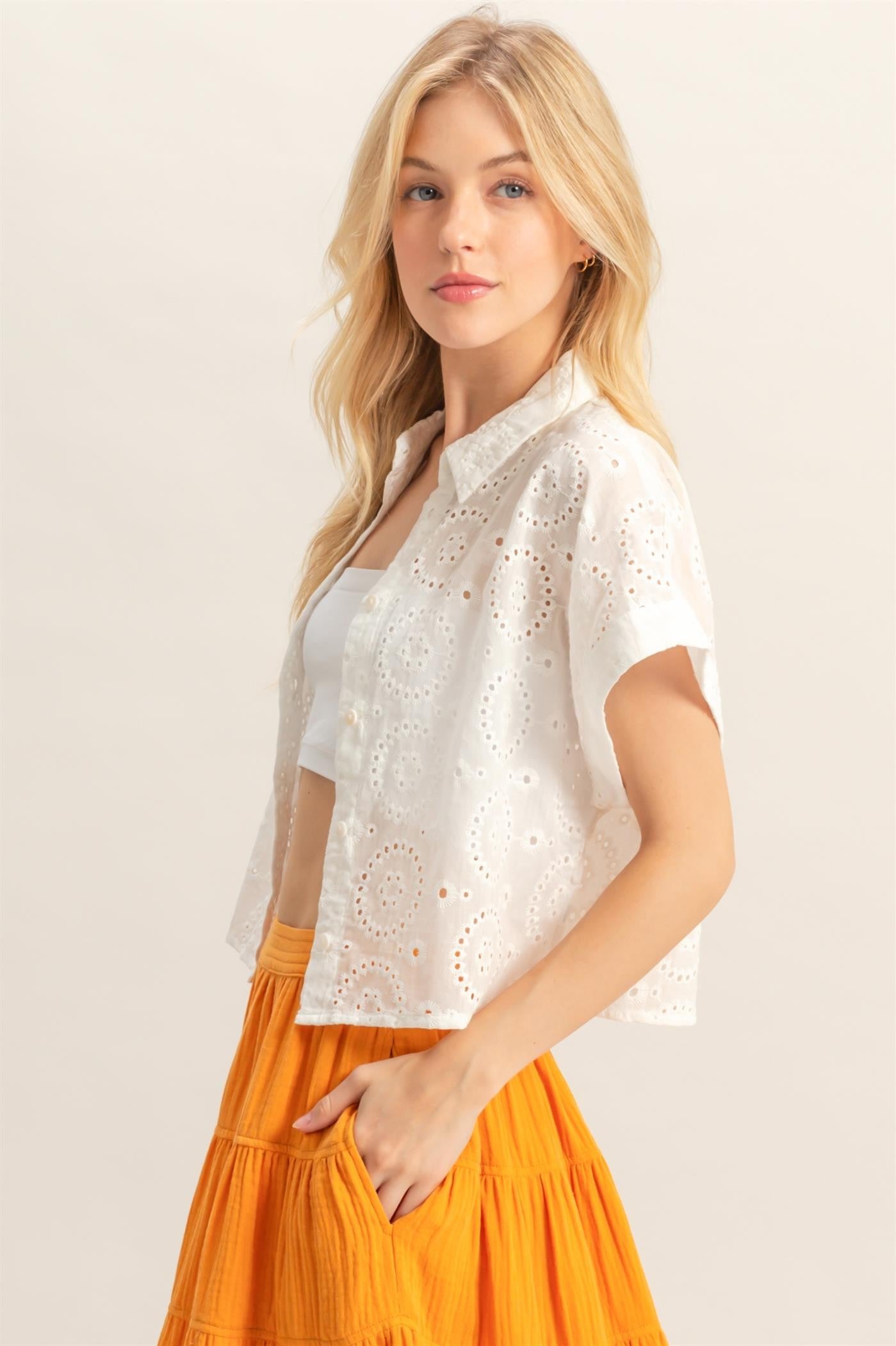 AROUND WE GO EYELET TOP