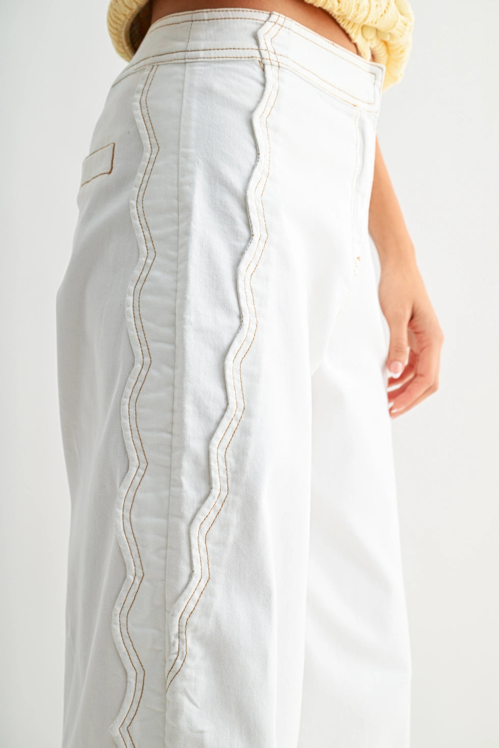 THE ZIG ZAG WHITE TROUSER