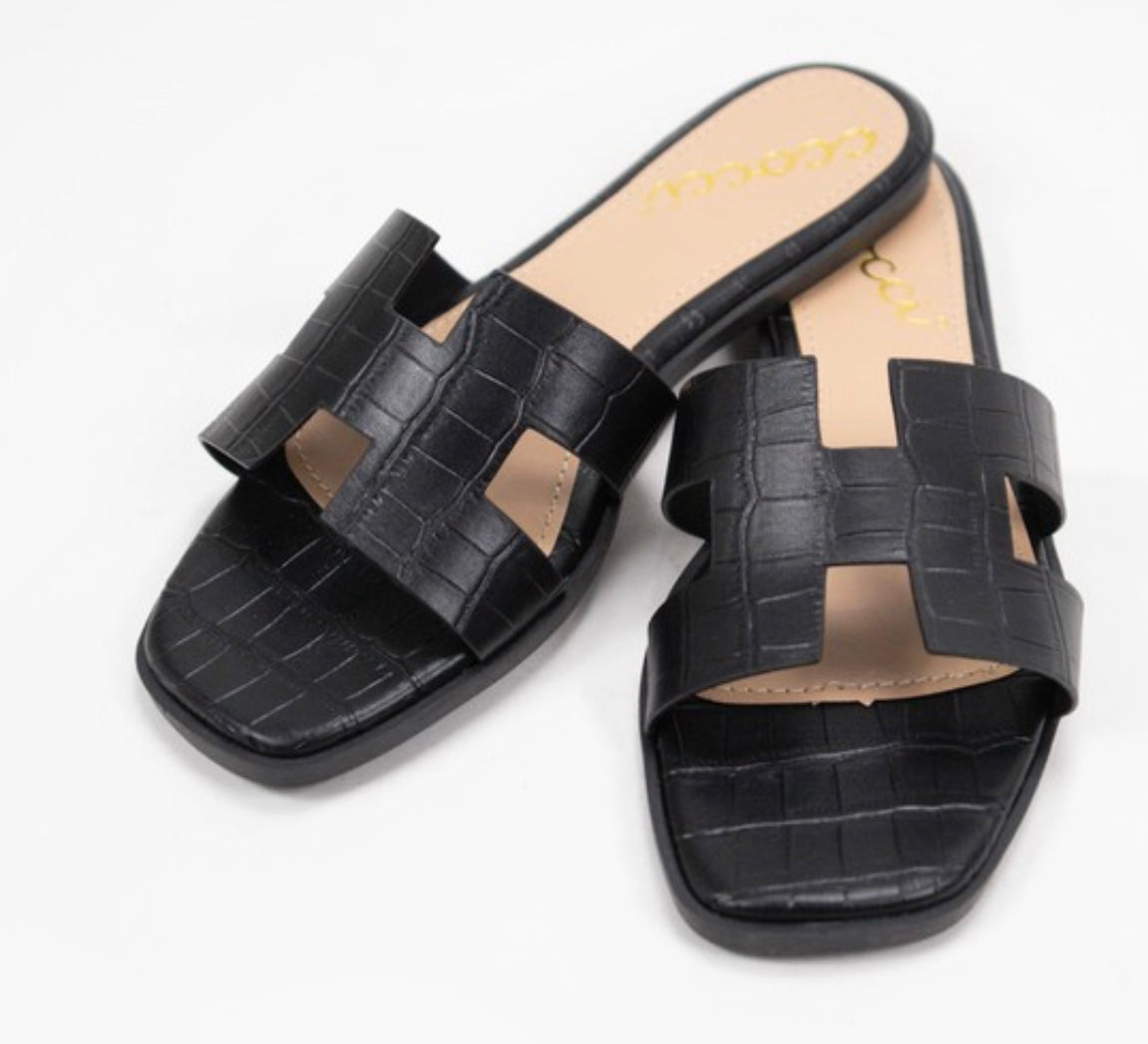 THE SHEA SANDAL